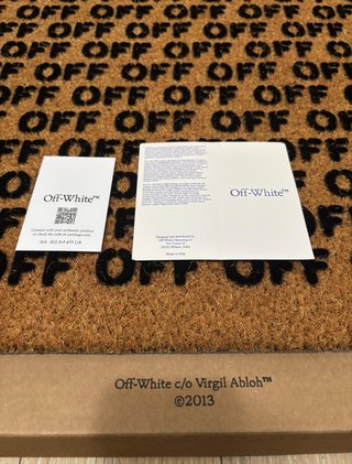 Tappeto Off-White Virgil Abloh™