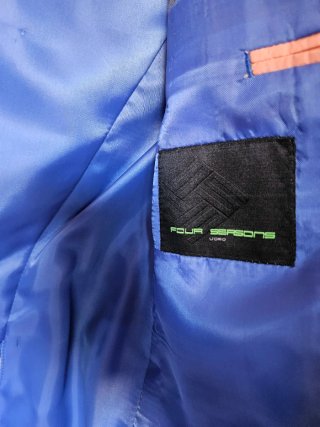 Traje de chaqueta gris y azul