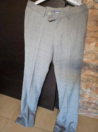 Traje de chaqueta gris y azul