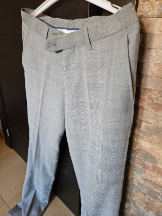 Traje de chaqueta gris y azul