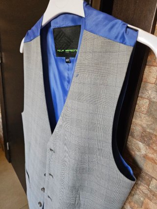 Traje de chaqueta gris y azul