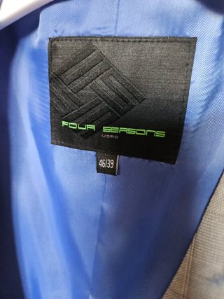 Traje de chaqueta gris y azul
