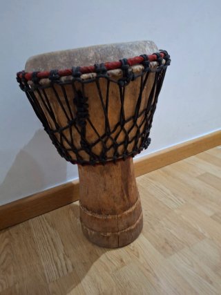 Tambor africano artesanal