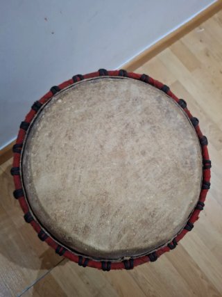 Tambor africano artesanal