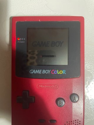 Game Boy Color Roja + Pokémon Plata venta en mano