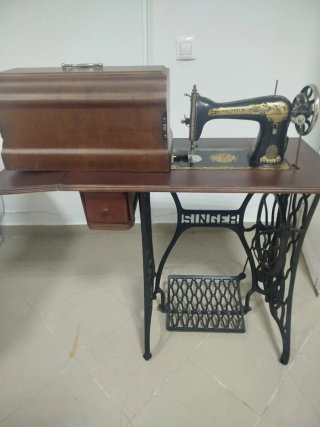 Máquina de coser Singer antigua