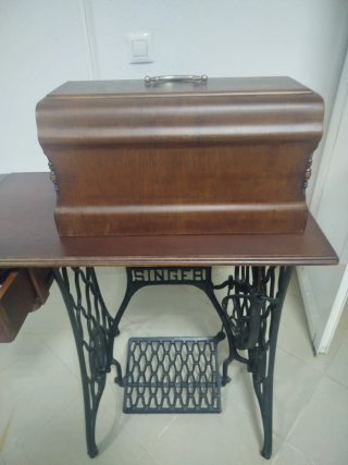 Máquina de coser Singer antigua