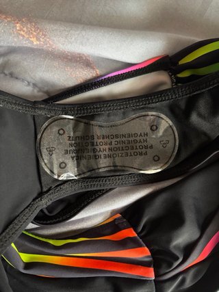 Bikini Talla M Negro y Arcoíris