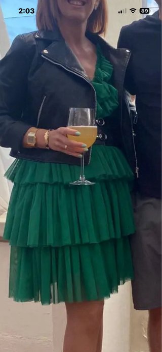 Vestido de fiesta con cinturón y pendientes