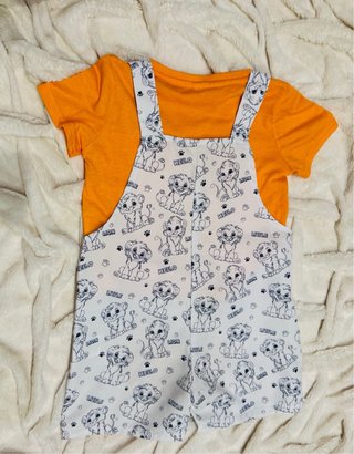Peto infantil T3 con camiseta naranja