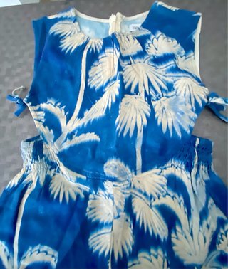 Buzo  estampado floral azul Talla 7