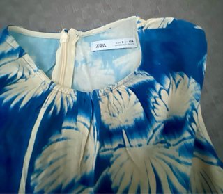 Buzo  estampado floral azul Talla 7