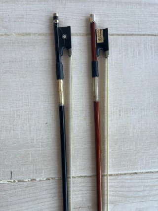 Violín clásico con accesorios