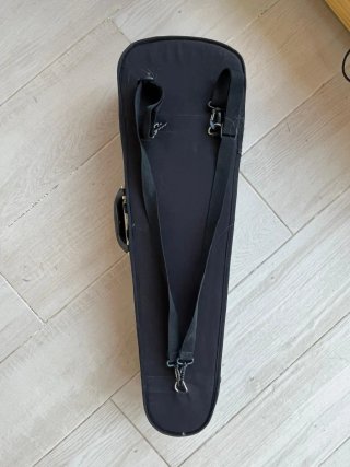 Violín clásico con accesorios