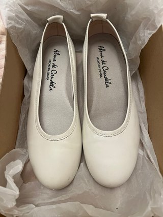 Zapatos marrones con pedrería dorada