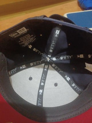 Gorra New Era 9FIFTY Snapback Negra y Roja