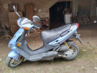 Suzuki Scooter Azul