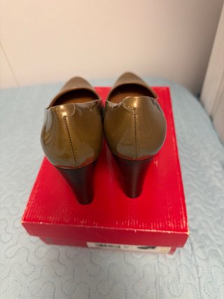Zapatos de tacón dorados Hobby