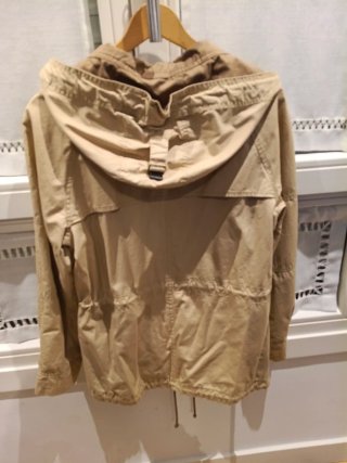 Parka con capucha de algodón beige