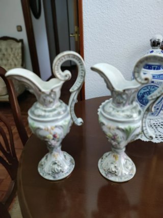 Conjunto de 2 jarrones de porcelana
