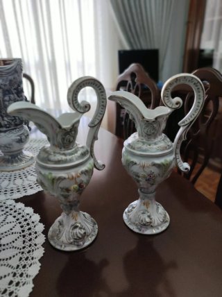 Conjunto de 2 jarrones de porcelana