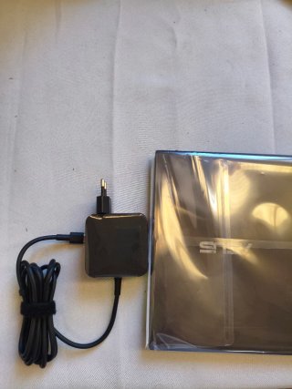 ASUS Zenbook 14 i7 16GB 512GB