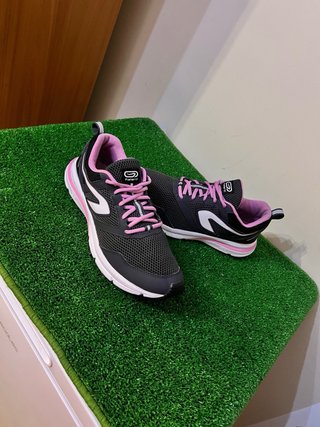 Zapatillas Kalenji Negras y Rosas