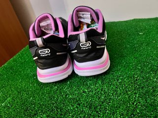 Zapatillas Kalenji Negras y Rosas