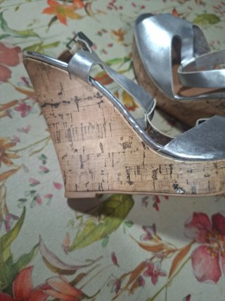 Sandalias cuña Qupid plateadas talla 39