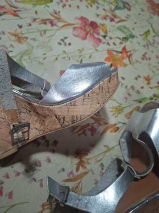 Sandalias cuña Qupid plateadas talla 39