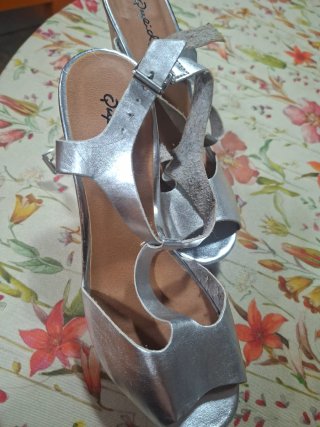 Sandalias cuña Qupid plateadas talla 39
