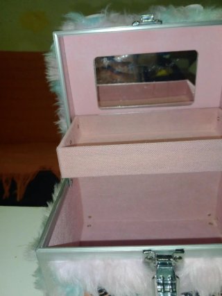 Caja de muñeca peluda unicornio