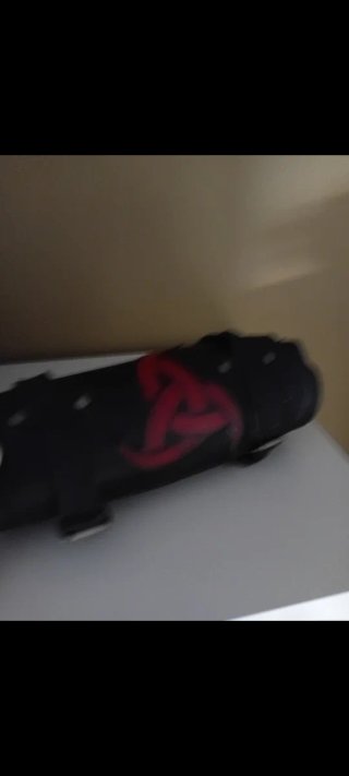 Funda de piel para moto custom negra y roja