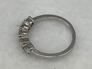 anillo oro 18k con piedra con diamante