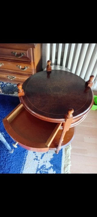 Mesita redonda de madera