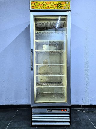 Congelador vertical puerta de cristal made italy