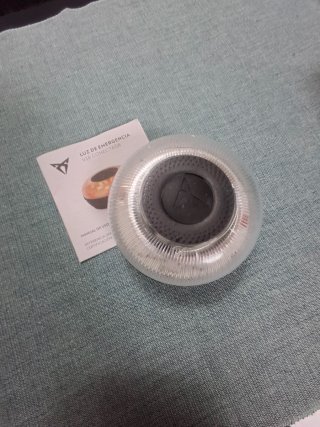 Luz de emergencia V16 conectada Cupra