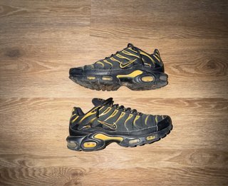 Zapatillas Nike TN Negro y Dorado