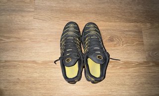 Zapatillas Nike TN Negro y Dorado