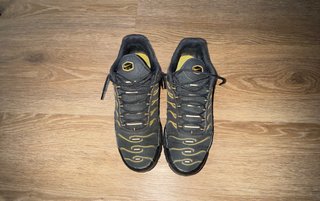 Zapatillas Nike TN Negro y Dorado