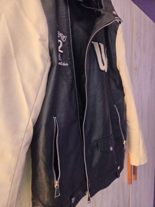 Chaqueta estilo universitario