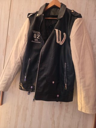 Chaqueta estilo universitario