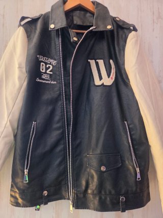 Chaqueta estilo universitario
