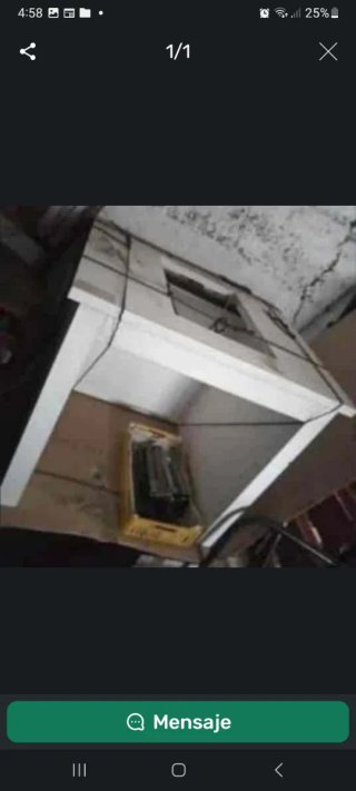 Mesilla de salón blanca de madera