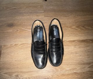 Zapatos negros tipo mocasín