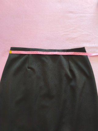 Falda midi tubo negra