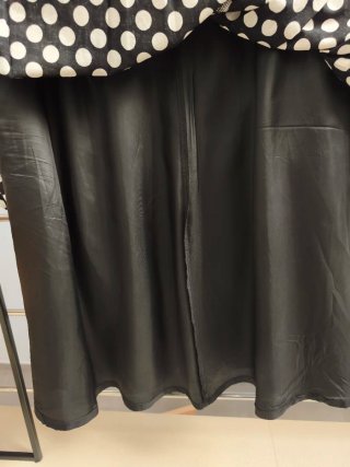 Falda de lunares negra y blanca
