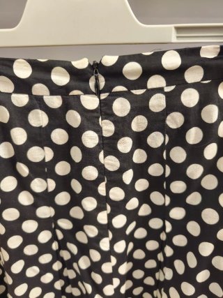 Falda de lunares negra y blanca
