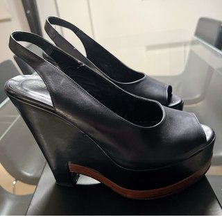 Zapatos de tacón Panara piel negra peep toe