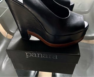 Zapatos de tacón Panara piel negra peep toe